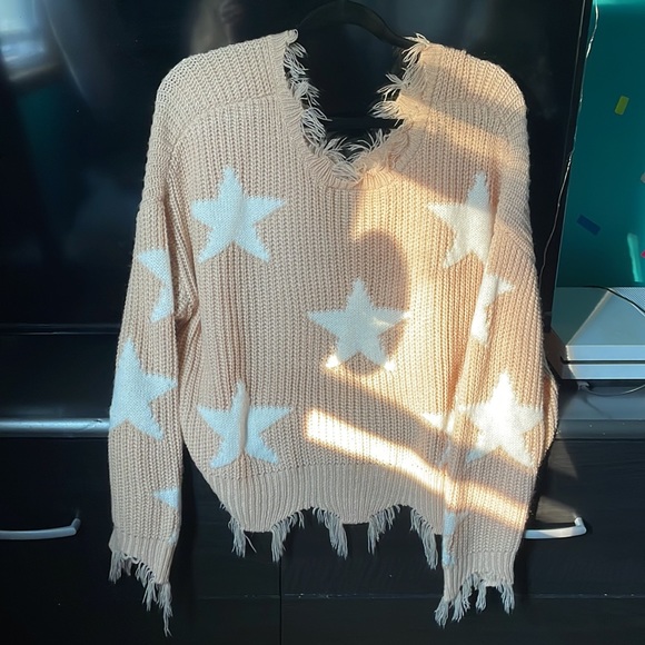 Distressed cream and white star sweater size medium - Picture 2 of 4